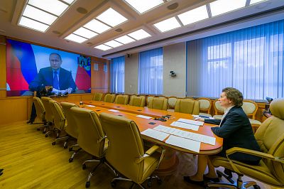 Владимир Путин поддержал выдвижение Натальи Комаровой на новый губернаторский срок и пообещал приехать в Югру